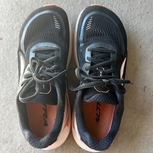 Altar Paradigm 6 Running Shoe